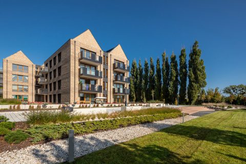 08_MODERNA_FrontPark2_s